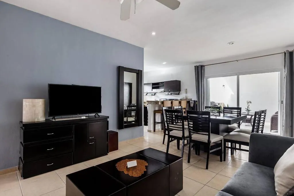 Spacious 2 Bedroom And Big Terrace Condo In Centro Playa del Carmen Apartamento
